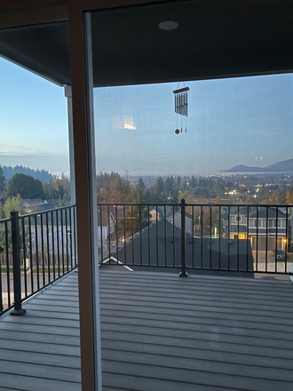 luxurious covered deck and mountain views - tranquil and serene - 2025 BUILT NEW EAST MOUNTAIN HOME W/AMAZING VIEWS,  5 MINUTES FROM CAMPUS AND SHOPPING,  PETS ALL