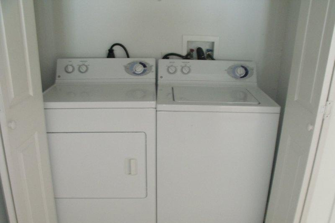 Washer Dryer - Private Room in Partners Place Near Duke University – West Campus (~1 mile) Condo