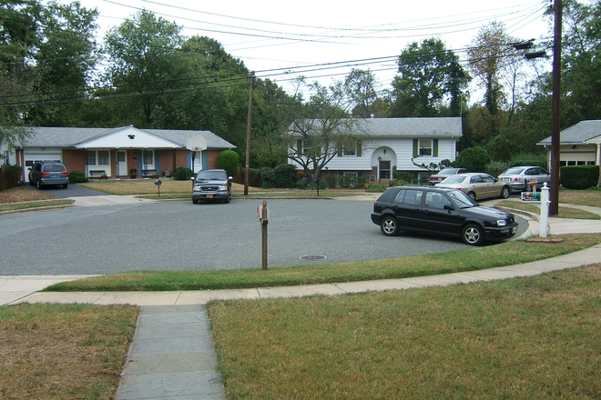 Cul De Sac - WALK TO CAMPUS/ FURNISHED /8002 TRAVIS LANE House