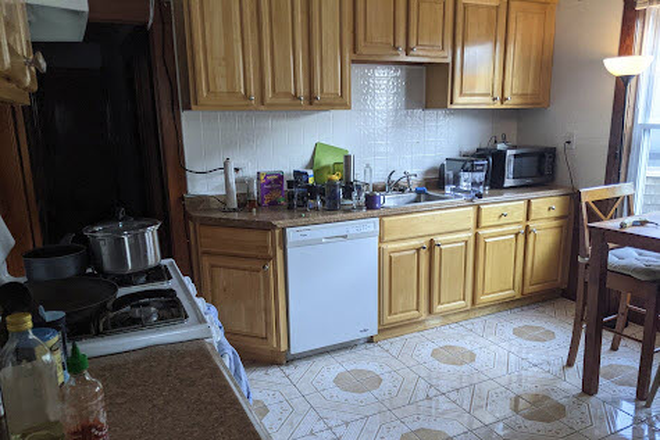 kitchen - Two 6-room apartments available in a 3-decker on a quiet side street, 1 mile to Harvard Square