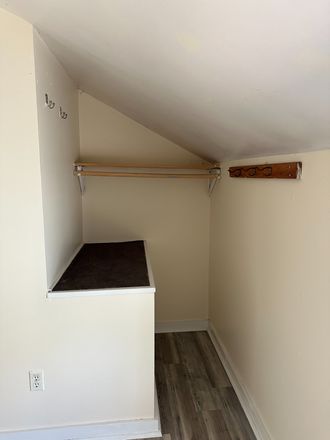In-Built closet in room - House/room next to campus