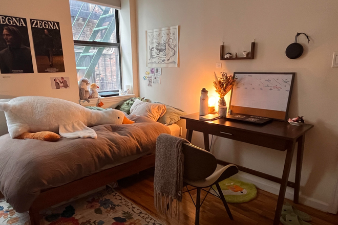 Master Bedroom - 713 E 9th Apartments