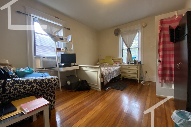 Bedroom - Brookline 3 bed , steps to class, 9/1/2025 Apartments