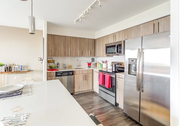 Kitchen - Scio at the Medical District Apartments