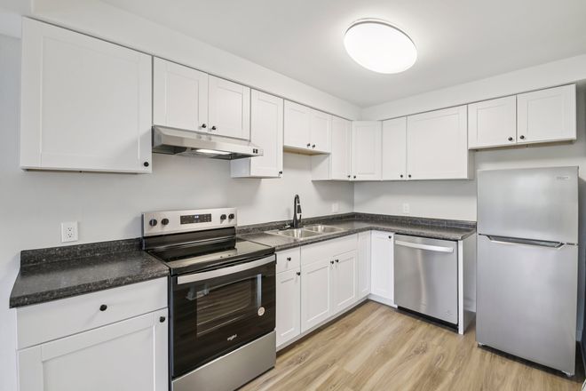 Kitchen - Breakaway Flats Apartments