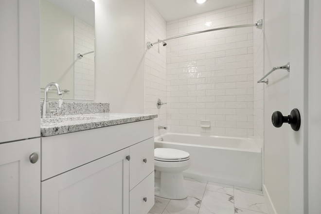 Bathroom 1 - Newer Modern Spacious Lg 4 BR/2BA granite, stainless, W/D in unit, garage, walk to Duplex
