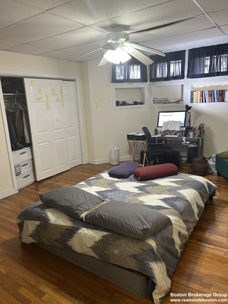 room - Spacious Studio in Beacon Street! Condo