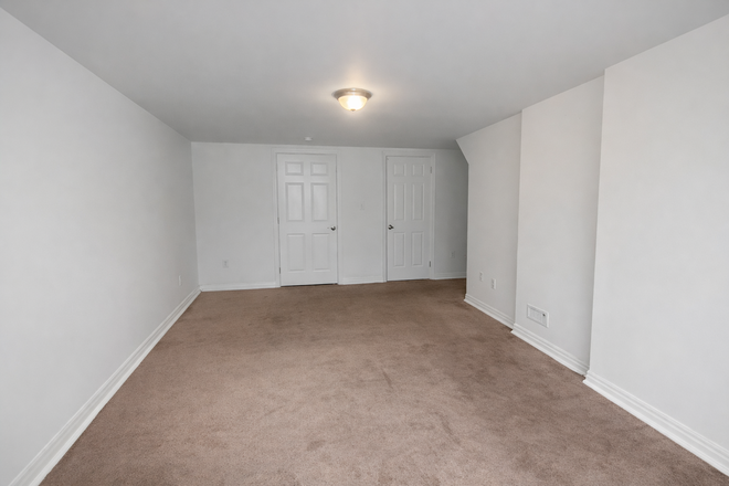 Bedroom - Cozy Private Room in Shared Townhouse Near GO Transit – St Clair Ave E