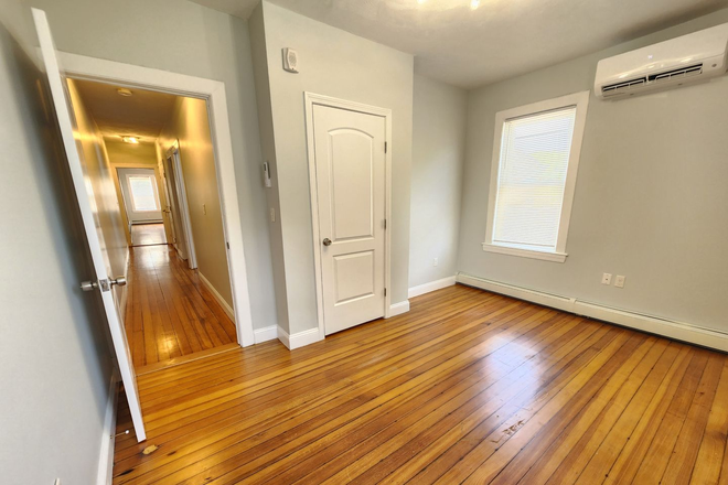 Bedroom - Co-Living Room Includes WIFI, AC, Heat, Electric, Water/Sewer - Month to Month Apartments