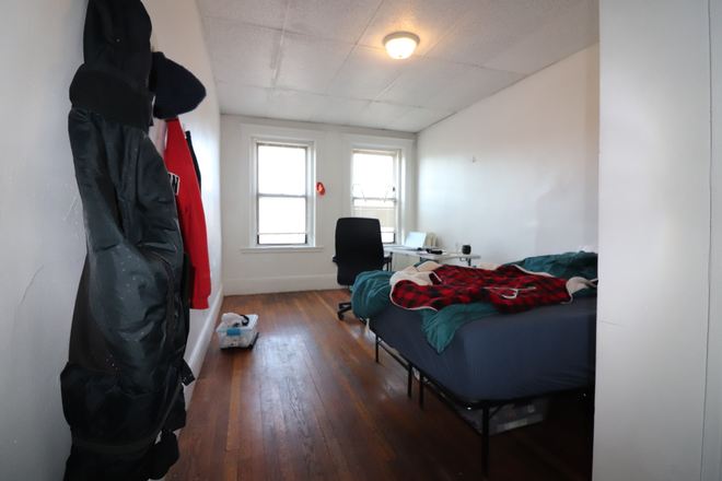 bedroom - Large Fenway 2 bed split for 9/1 Apartments