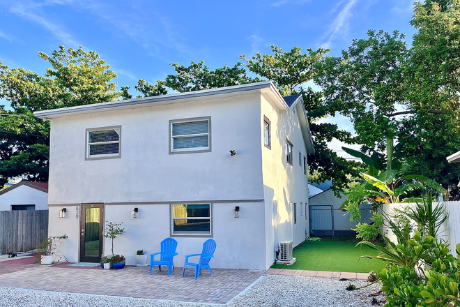 Front View - 3BR in Buena Vista – Minutes to Medical Campus – Walk to Design District, Wynwood Duplex