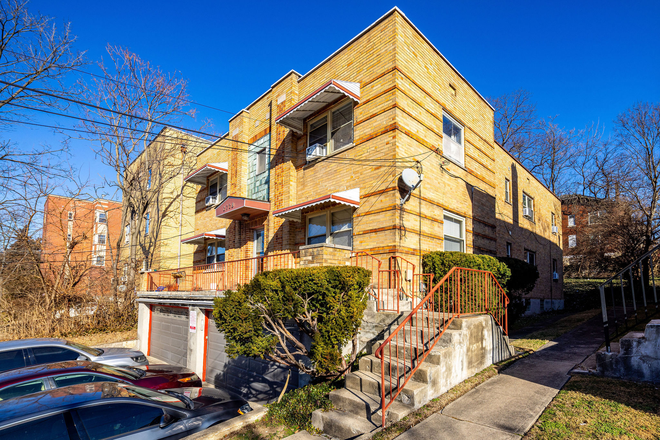 exterior - LARGE 2 BD 1BA WITH PARKING 2 BLOCKS FROM CAMPUS Apartments