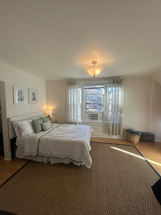 Bedroom - Spacious Room in Cozy House Steps from Campus