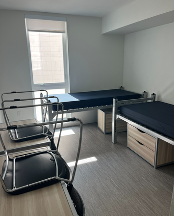 Bedroom - Room in the Kittredge for female-identifying UC Berkeley students! Apartments