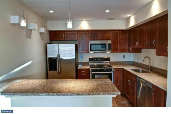 Kitchen - Renovated 2BR condo-Canal Pointe-Princeton
