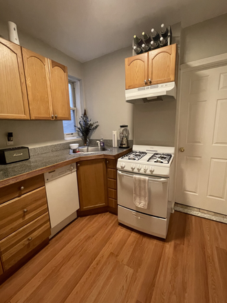 Call NOW for showings! 617-236-8600 - HEMENWAY STREET - DESIRABLE FENWAY 1 BED SPLIT W/ HEAT & HOT WATER INC! *AVAIL 01/01/2025* Apartments