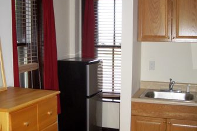 kitchen - 29 Ware St/Harvard Yard Harv/MIT/MGH/Longw furnished post-doc house . Util+ITincl