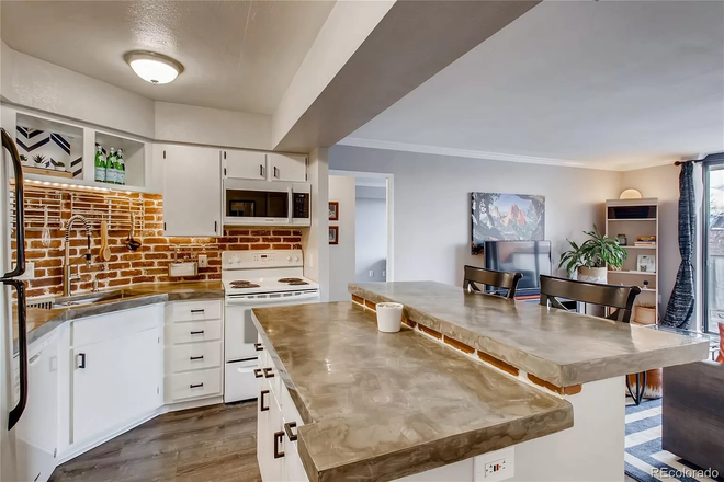 Kitchen - The Denver Tower Apartment, Walking Distance