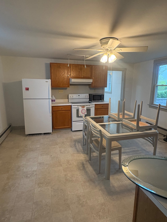 Kitchen - Lease Takeover Townhome