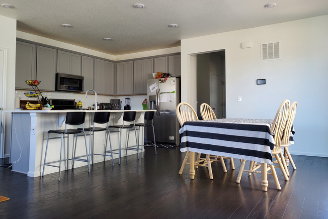 Dining area - Private bedroom/shared bath 10 minutes from Anschutz Campus Duplex