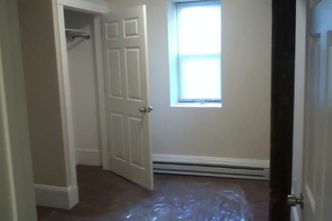 Photo - Beautiful and spacious garden level 3 bedroom, in the heart of Fenway Apartments