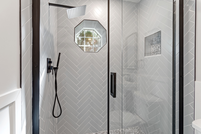 Bathroom - Modern 5 Bed 3.5 Bath House