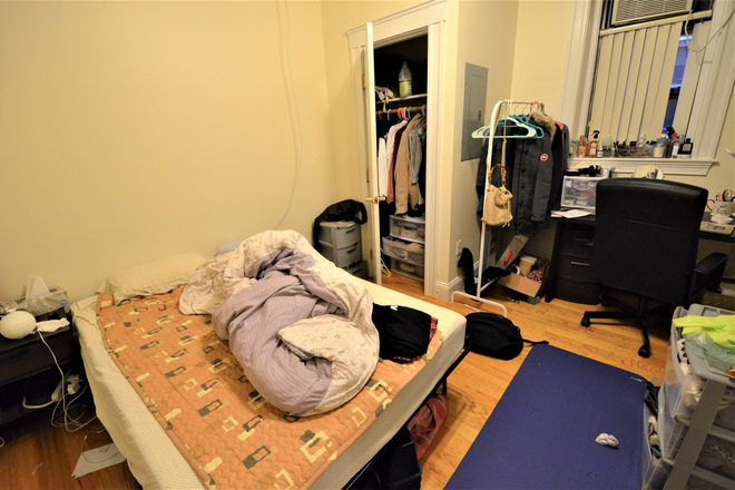 79 Westland Ave. - NO Broker's Fee!!  -  Avail 9/1 - Beautiful Studio in the Berklee and BoCo Area! Apartments