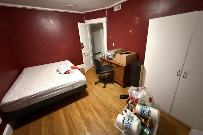 Room currently being subleased. Queen bedroom, very spacious with a large wardrobe and a closet behind me. (Only took this photo) - Private Room Sublet – 5 Min Walk to Boston College House