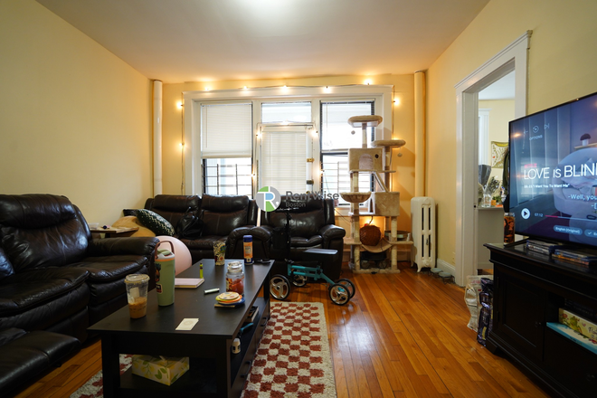 1 - SEPT 2026 | Brighton 2 Bed, 1 Bath | Porch, H/HW inc. | Grad Student OK | No Broker Fee!