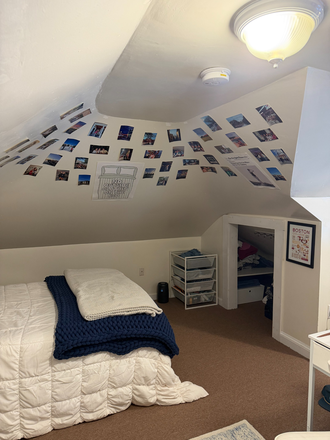 Foot of bed and storage area - Single family off campus house next to campus