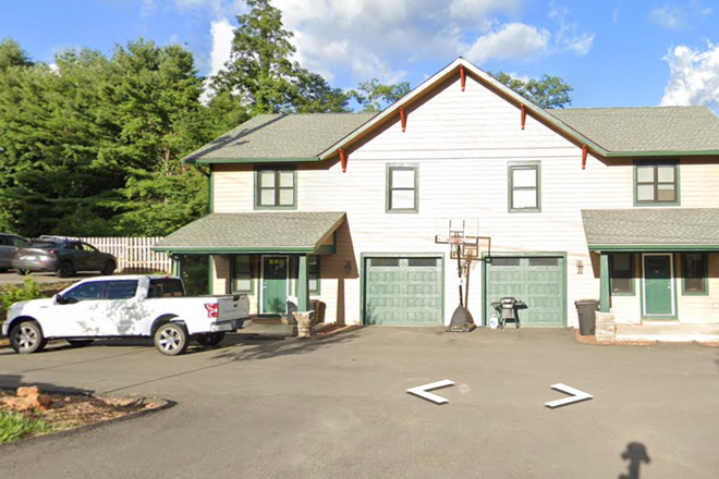 outside street view. - 1 Bed Avail. in 3 bed duplex, 1 min from Campus