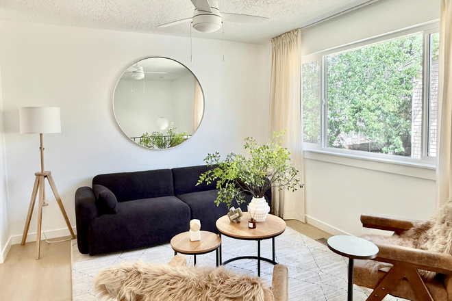 Living Room - 3BR Furnished Townhome | Near U of U & Cottonwood Canyons