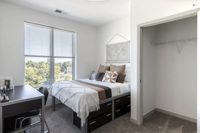 Bedroom view - Blockone Apartments 5 min walk to Memorial Union