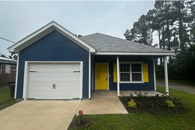 Front of house - Newer 3 Bedroom 2 Bathroom Home Near FAMU and FSU