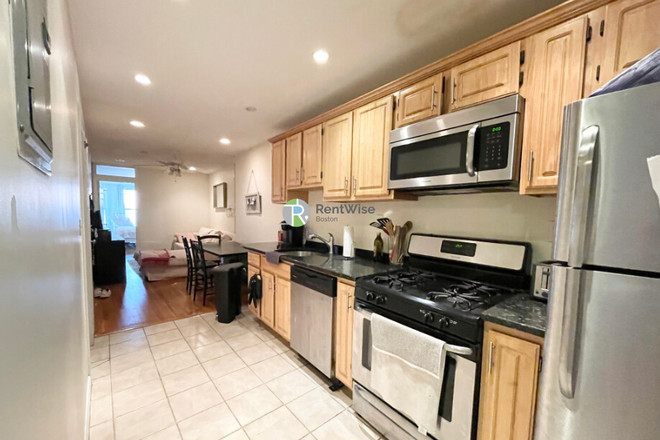 kitchen - 4 Bed in South End W/ Off-Street Parking for Rent Available 9/1