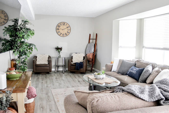 Another sitting area in the family room - 3 Girl Roommates Needed – Steps to UCCS  in a Beautifully Remodeled 6BR/3BA Home