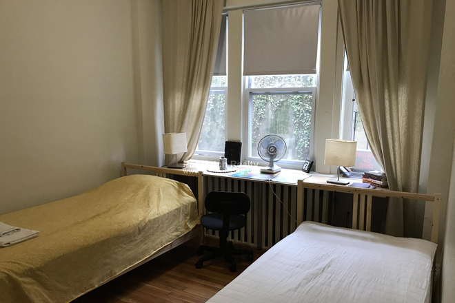 ! - NO FEE Brookline 2 bed 2 bath, 4 ok on lease! Right near T, HT/HW incl Ref #71208862 Apartments
