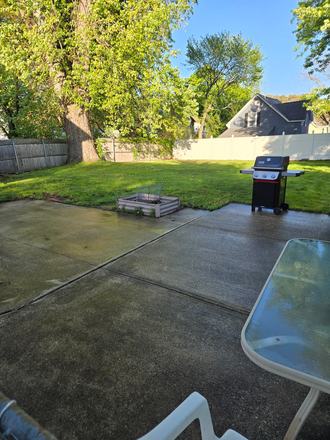 Patio and backyard - Spacious Apartment between University and Mammoth, close to North Campus
