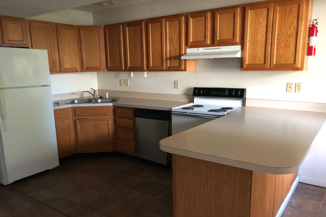 Kitchen - 106/108 Linwood Lane Oxford, Ohio 45056, close to main street and campus Duplex