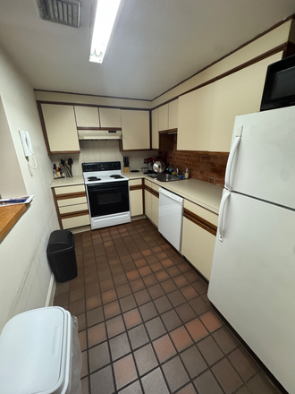 kitchen - SUMMER SUBLET on Gainsborough (private bedroom in 2bed/1bath) Apartments