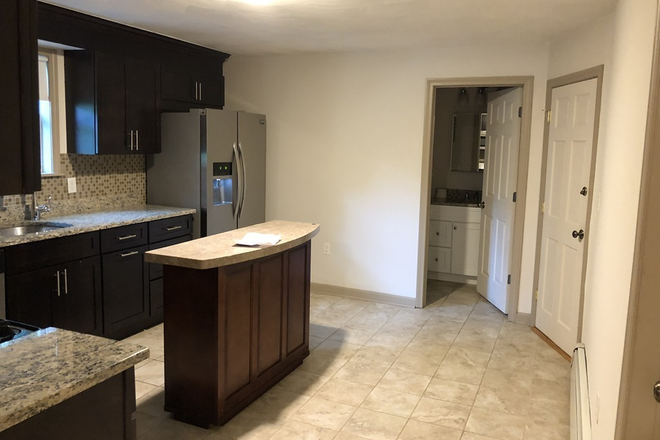 Kitchen - Modern 3 Bed/1 Bath with Eat-In Kitchen & Hardwood Floors – Available 9/1 Apartments