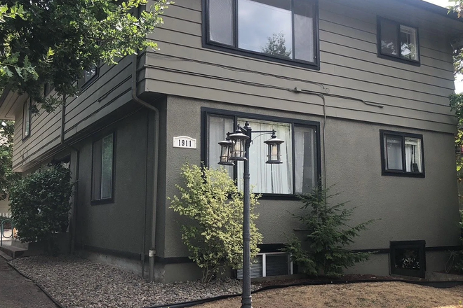 Front of papa - Really offerdable room for rent, super close to campus Apartments