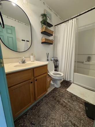 Bathroom - SPRING 2027 SUBLEASE | 1bd in a 5bd 3.5br house w/  shared bathroom - $400/month