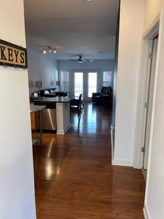 Entrance view - Bristol Southside near Kirklin Clinic - [Full unit Or Female-PhD student-willing to share if needed]