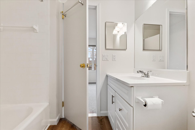 Bathroom - 2BR thome-Sycamore Ct-Lawrenceville