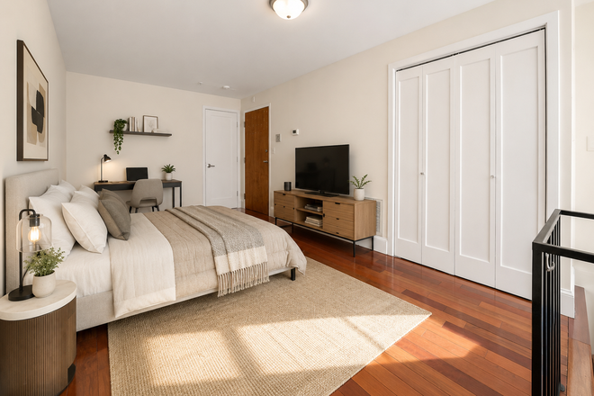 1 - North End Walk to Campus 2 level 1 bed Central Air, Laundry in unit 9/1 Apartments