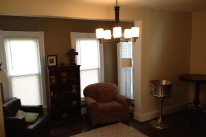 Family room - Room, 1.5 Blocks to Brookland on Red Line House