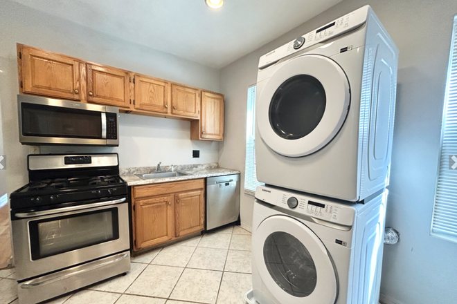 Kitchen - Updated 4 Bed / 1 Bath near campus available 9/1/24!! Laundry in unit!! Apartments