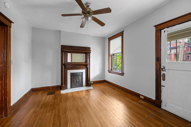 Living room - 2353 Stratford Ave House