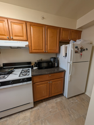Kitchen - 2bed 1bath apartment Graduate Gardens (rooms can be lease individually)